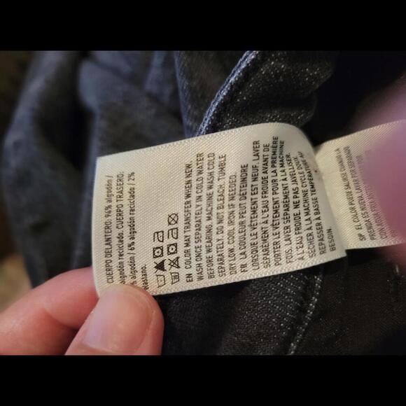 American Eagle Outfitters size 4 black distressed denim mom jeans - Picture 6 of 6